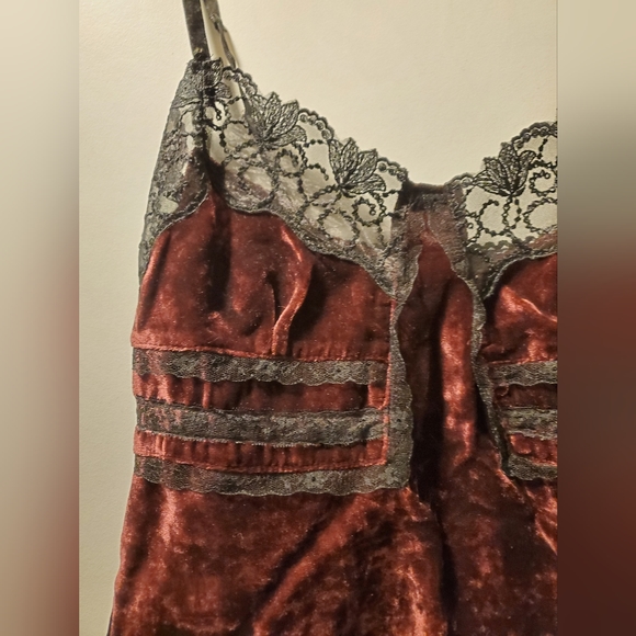 Beautiful Maroon Velvet Top - Picture 2 of 5